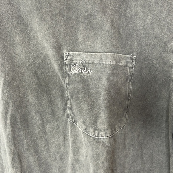 GUESS T Shirt - Picture 2 of 3